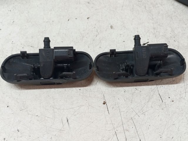 bontott VW TOURAN Első Ablakmosó Fúvóka