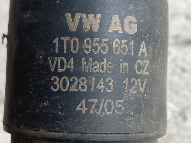 bontott VW TOURAN Első Ablakmosó Szivattyú