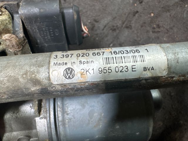 bontott VW TOURAN Első Ablaktörlő Szerkezet Motorral