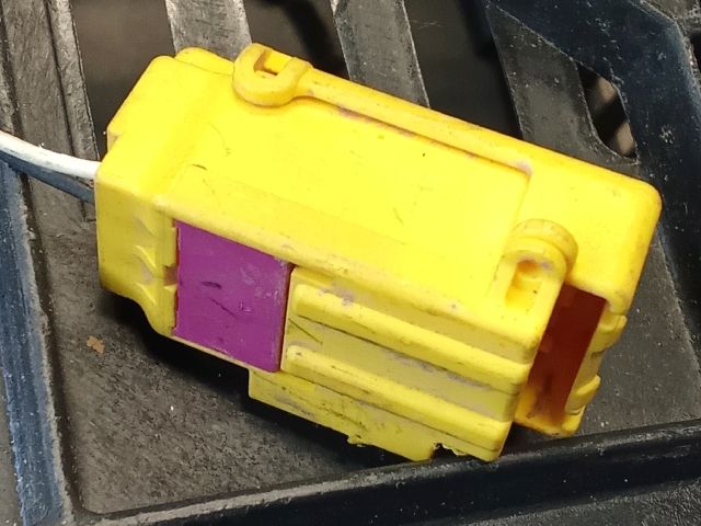 bontott VW TOURAN Első Biztonsági Öv Pár (Feszítővel)