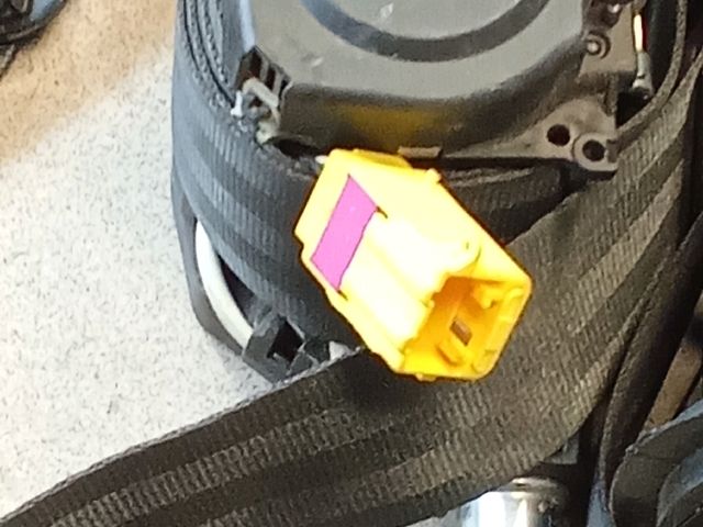 bontott VW TOURAN Első Biztonsági Öv Pár (Feszítővel)