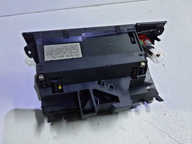 bontott VW TOURAN Első Hamutartó