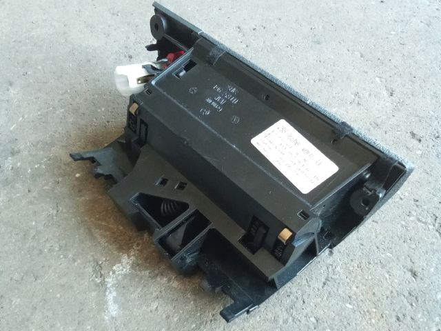 bontott VW TOURAN Első Hamutartó