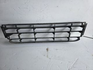 bontott VW TOURAN Első Lökhárító Alsó Középső Díszrács