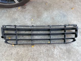 bontott VW TOURAN Első Lökhárító Alsó Középső Díszrács