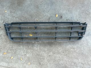 bontott VW TOURAN Első Lökhárító Alsó Középső Díszrács