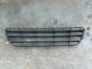 bontott VW TOURAN Első Lökhárító Alsó Középső Díszrács