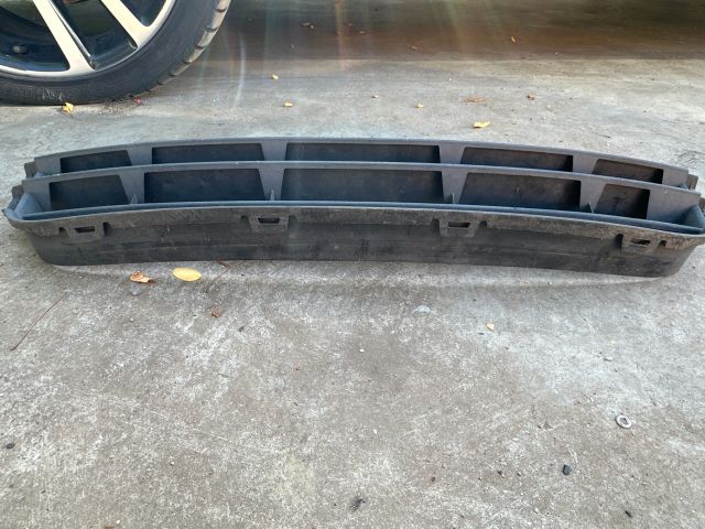 bontott VW TOURAN Első Lökhárító Alsó Középső Díszrács