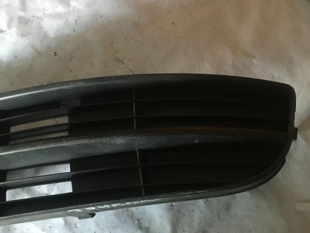 bontott VW TOURAN Első Lökhárító Bal Díszrács