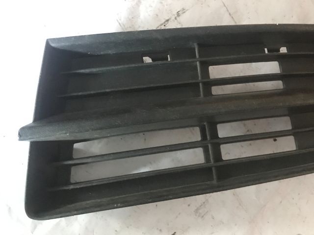 bontott VW TOURAN Első Lökhárító Bal Díszrács