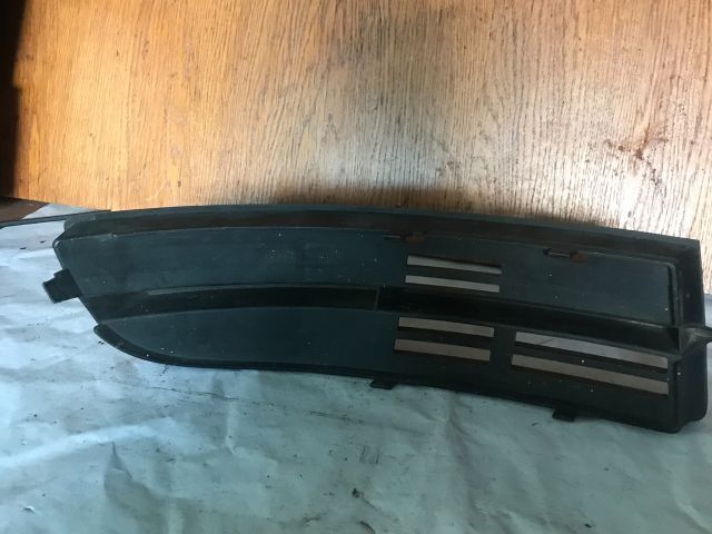 bontott VW TOURAN Első Lökhárító Bal Díszrács