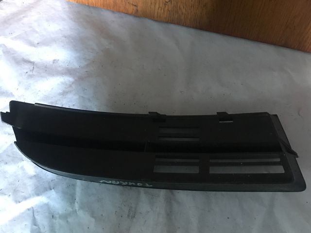 bontott VW TOURAN Első Lökhárító Bal Díszrács