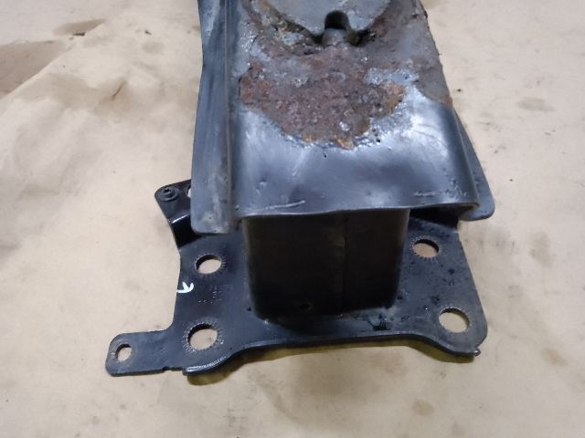 bontott VW TOURAN Első Lökhárító Merevítő (Fém)