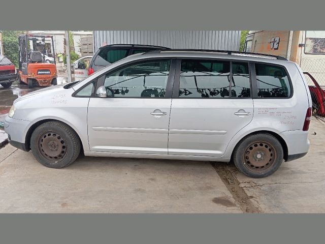 bontott VW TOURAN Első Lökhárító (Részeivel)