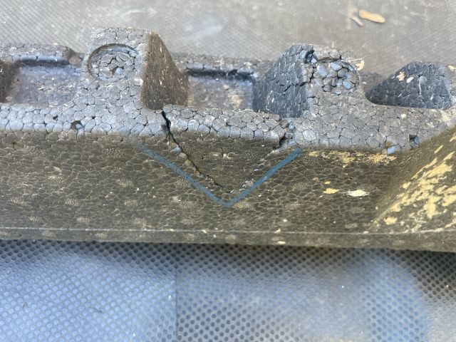 bontott VW TOURAN Első Lökhárító Ütközés Elnyelő Hab