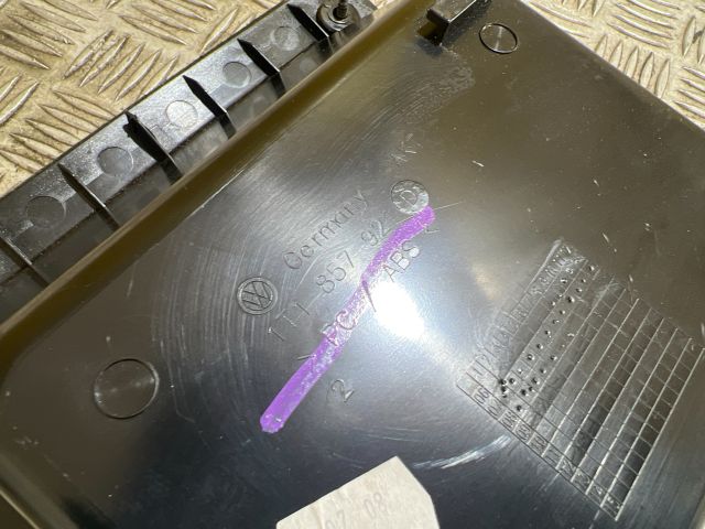 bontott VW TOURAN Első Tároló Rekesz