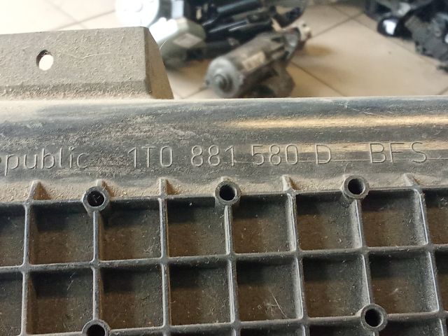 bontott VW TOURAN Első Tároló Rekesz