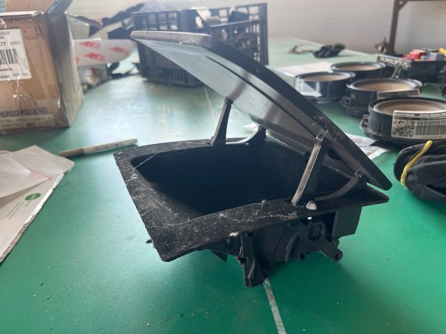 bontott VW TOURAN Első Tároló Rekesz