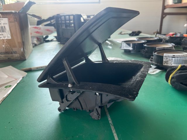 bontott VW TOURAN Első Tároló Rekesz