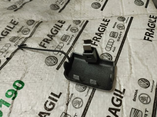 bontott VW TOURAN Első Vonószem Burkolat