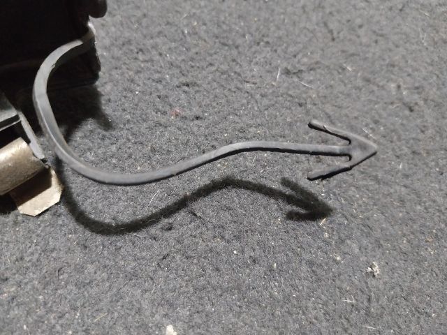 bontott VW TOURAN Első Vonószem Burkolat