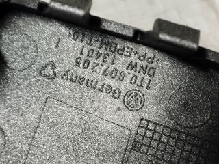 bontott VW TOURAN Első Vonószem Burkolat