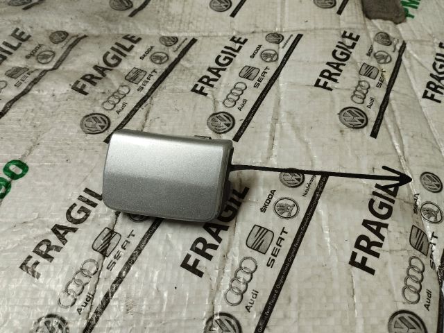 bontott VW TOURAN Első Vonószem Burkolat