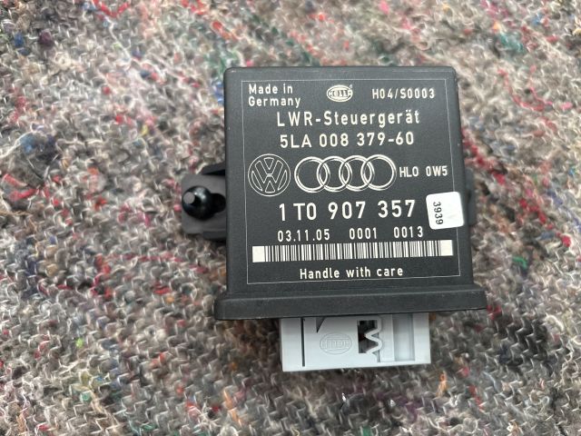 bontott VW TOURAN Fényszóró Elektronika