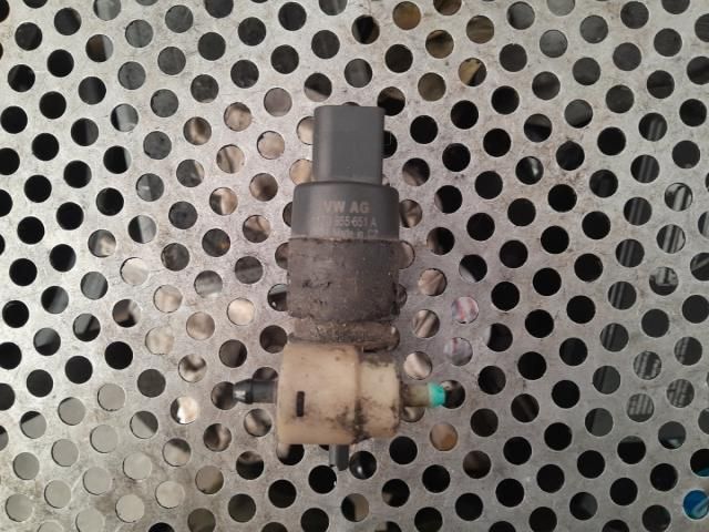 bontott VW TOURAN Fényszórómosó Szivattyú