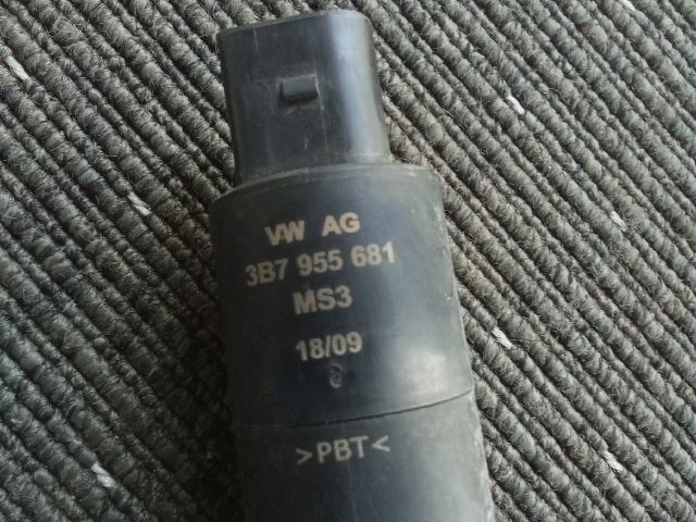 bontott VW TOURAN Fényszórómosó Szivattyú