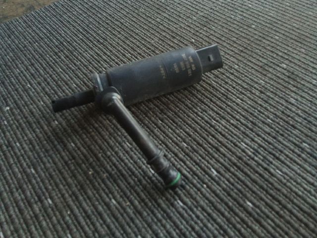 bontott VW TOURAN Fényszórómosó Szivattyú