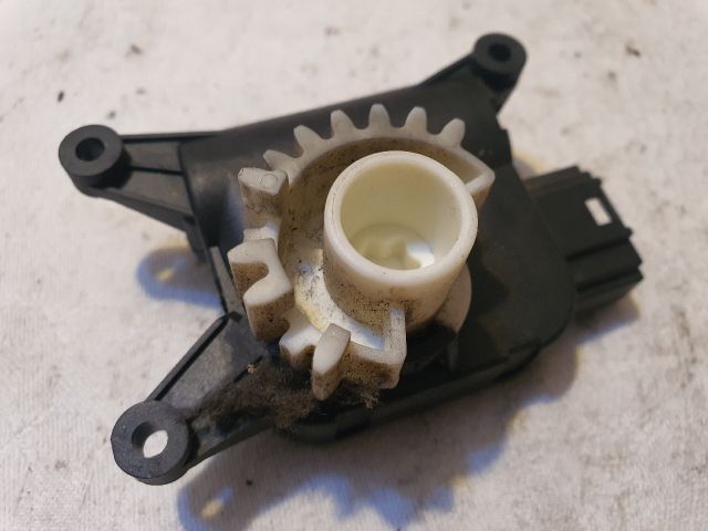 bontott VW TOURAN Fűtés Állító Motor