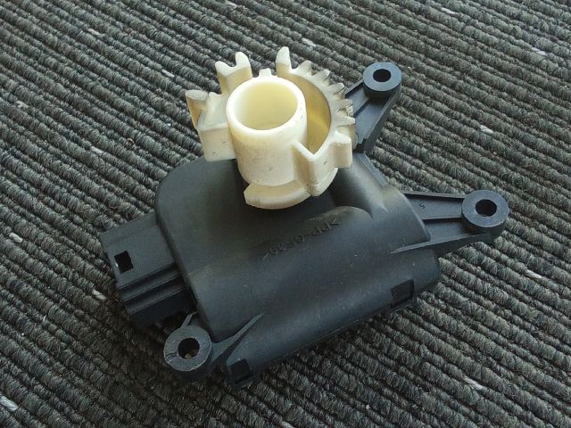 bontott VW TOURAN Fűtés Állító Motor