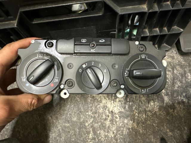 bontott VW TOURAN Fűtéskapcsoló (digit klímás)