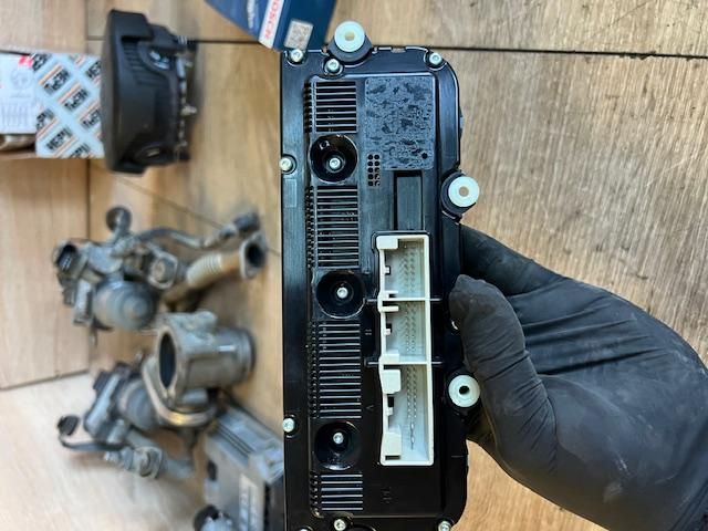 bontott VW TOURAN Fűtéskapcsoló (digit klímás)