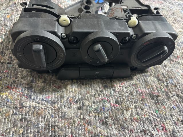 bontott VW TOURAN Fűtéskapcsoló (manuális klímás)