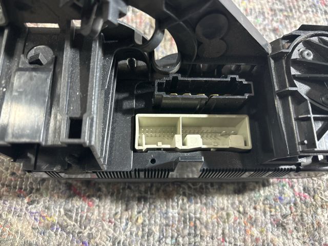 bontott VW TOURAN Fűtéskapcsoló (manuális klímás)