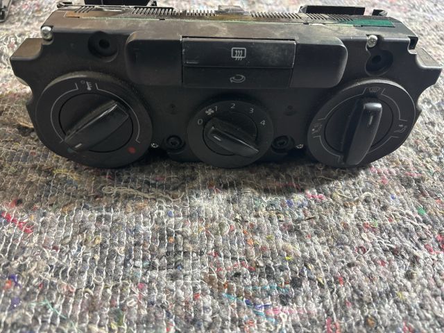 bontott VW TOURAN Fűtéskapcsoló (manuális klímás)