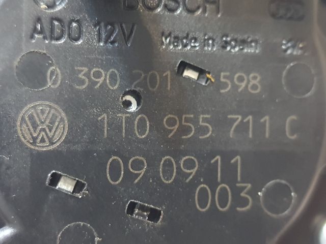 bontott VW TOURAN Hátsó Ablaktörlő Motor