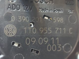 bontott VW TOURAN Hátsó Ablaktörlő Motor