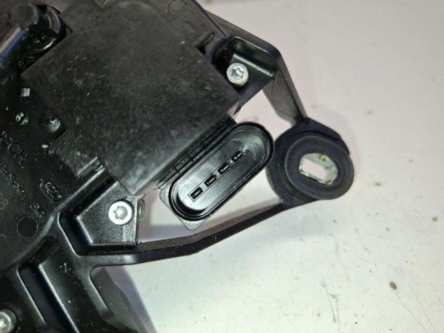 bontott VW TOURAN Hátsó Ablaktörlő Motor