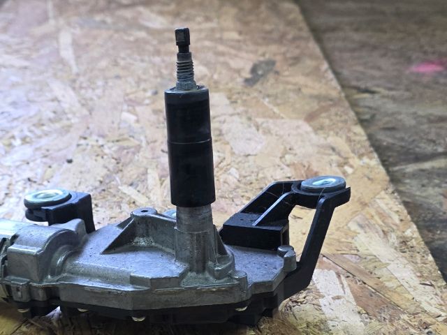 bontott VW TOURAN Hátsó Ablaktörlő Motor