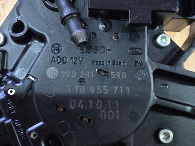 bontott VW TOURAN Hátsó Ablaktörlő Motor