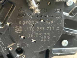 bontott VW TOURAN Hátsó Ablaktörlő Motor