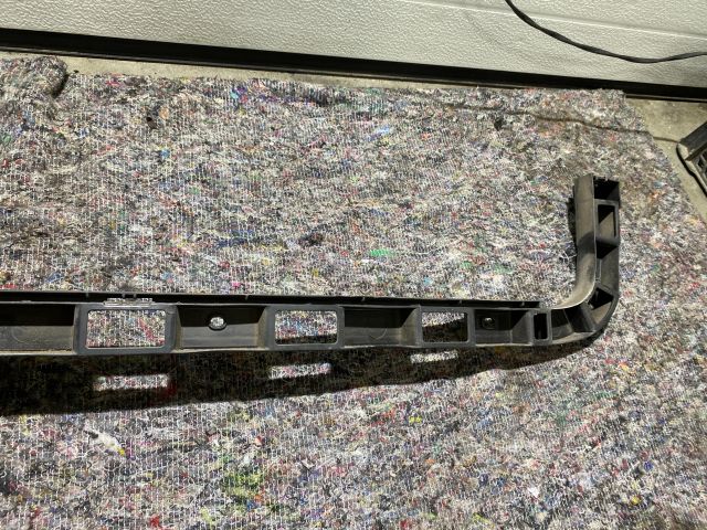 bontott VW TOURAN Hátsó középső Lökhárító Tartó (Műanyag)