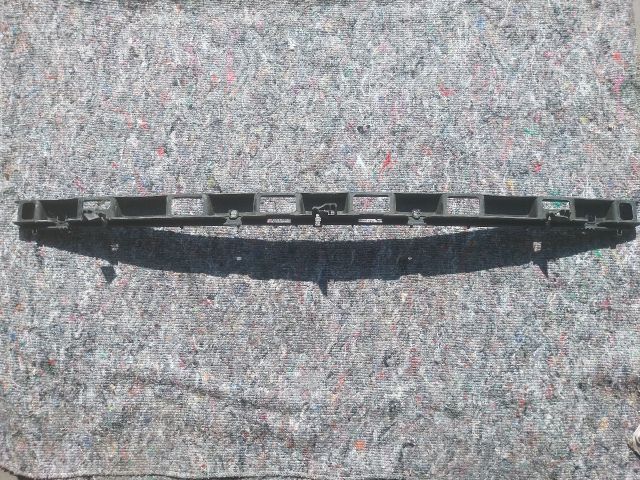 bontott VW TOURAN Hátsó középső Lökhárító Tartó (Műanyag)