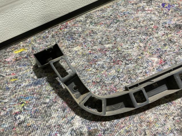 bontott VW TOURAN Hátsó középső Lökhárító Tartó (Műanyag)