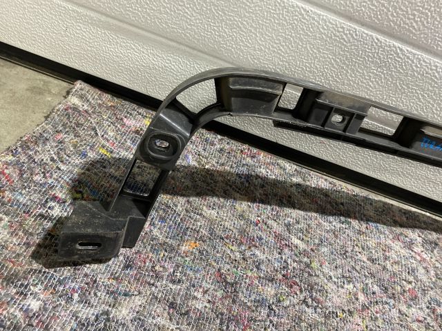 bontott VW TOURAN Hátsó középső Lökhárító Tartó (Műanyag)