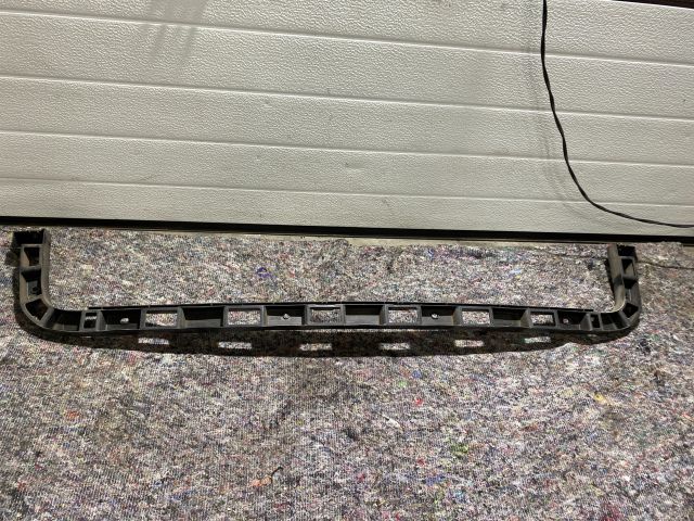 bontott VW TOURAN Hátsó középső Lökhárító Tartó (Műanyag)