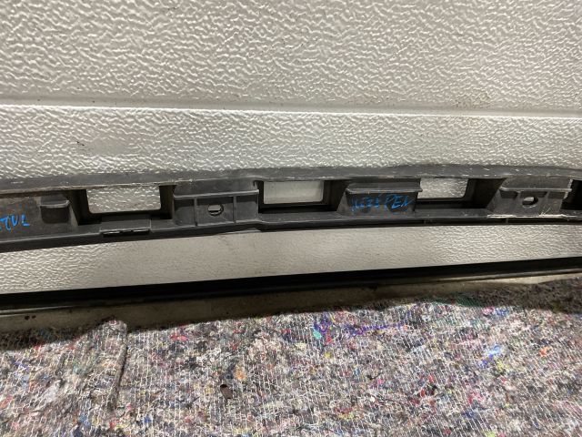 bontott VW TOURAN Hátsó középső Lökhárító Tartó (Műanyag)